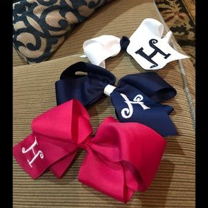 “H” monogrammed bow bundle